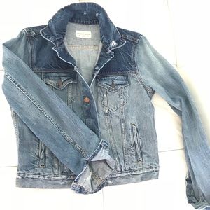 Hot denim jacket 🔥💙